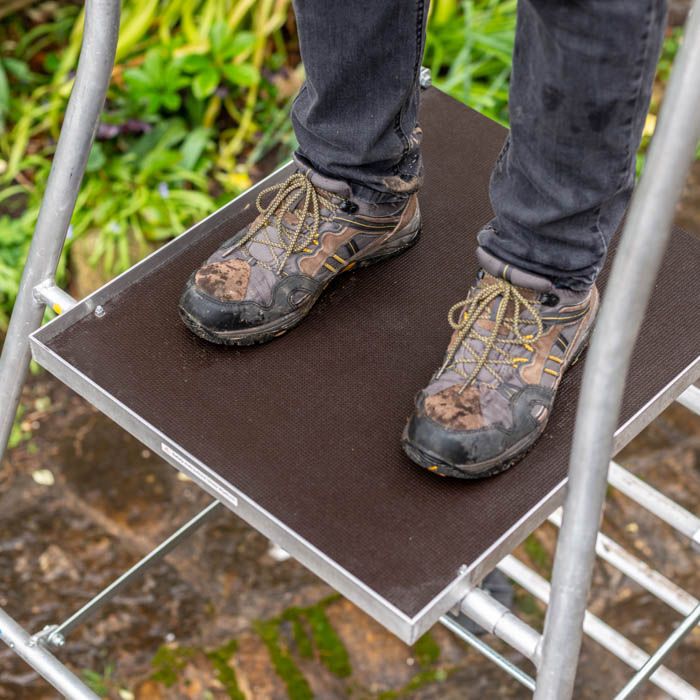 Henchman HiStep Hedge Cutting Platforms Safe hedge trimming