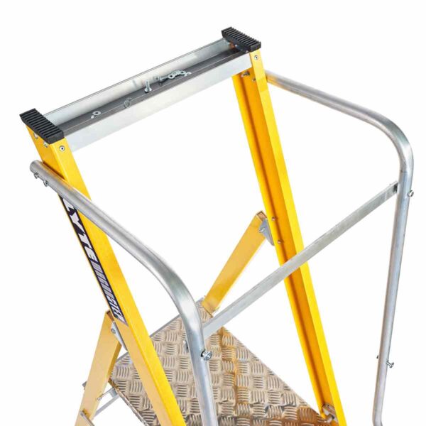 Lyte-MagnaStep-Glass-Fibre-Wide-StepsNYFWPM_Close-up-platform-tool-tray