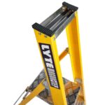 Lyte-Trade-MagnaStep-Fibreglass-Platform-Step-Ladders_NGFBPM_close-up-tool-tray