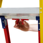 Werner-75071-One-HandedReleaseSystemWithHand