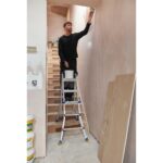 Werner-3-in-1-Telescopic-Multipurpose-Ladder-4-x-3-75063_El_StairwellExtendedPaintingWall