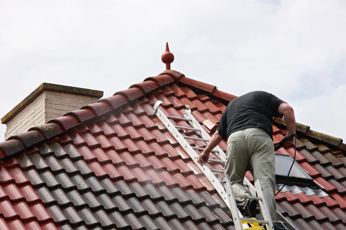 When to Use a Roof Ladder & How to Choose the Right One for Every Job